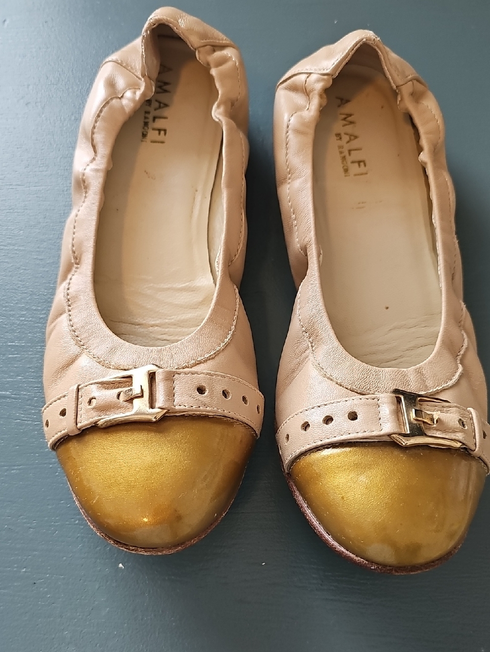Amalfi by Rangoni Cap Toe Ballet Flats Womens Size 7.5 Beige Gold Leather Buckle